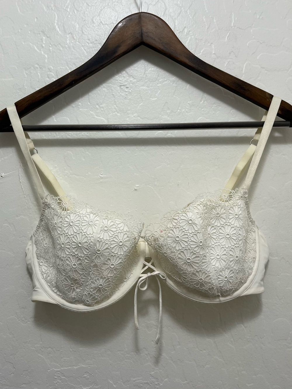 Victorias Secret VERY SEXY Push Up Without Padding Bra White Lace 38D Y2K Vtg